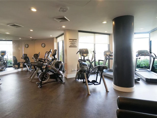 1000 W Island Blvd # 610, Aventura FL 33160