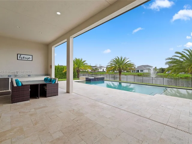 6835 S Stillwater Shores Dr, Davie FL 33314