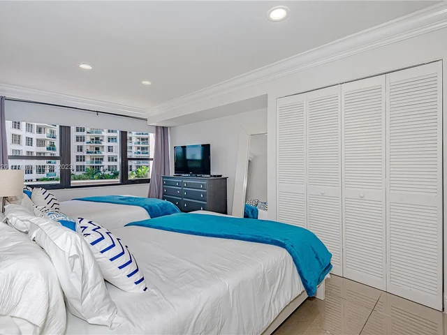 5225 Collins Ave # 407, Miami Beach FL 33140