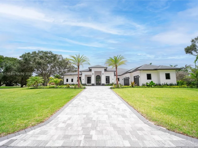 10650 SW 26th Ct, Davie FL 33328