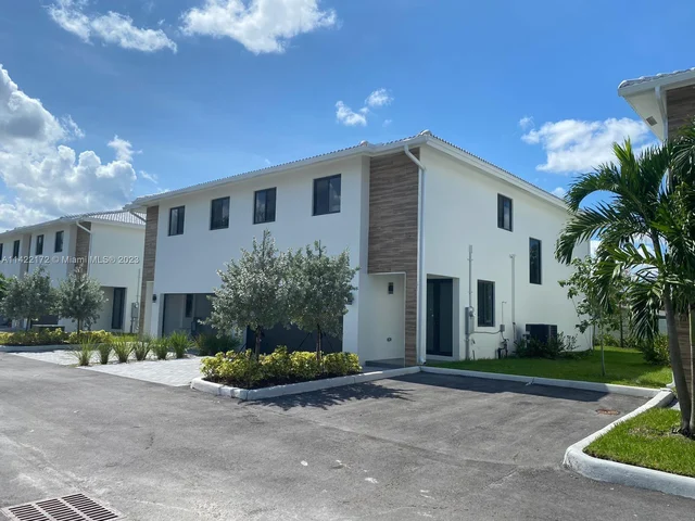 3282 SW 44th St # 0, Dania Beach FL 33312