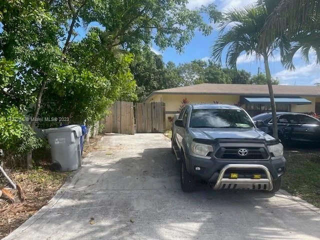 251 SW 16th St, Pompano Beach FL 33060