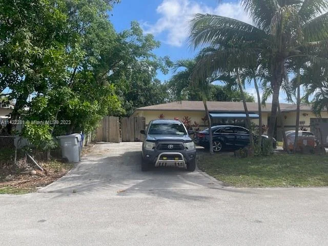 251 SW 16th St, Pompano Beach FL 33060