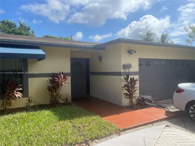 251 SW 16th St, Pompano Beach FL 33060