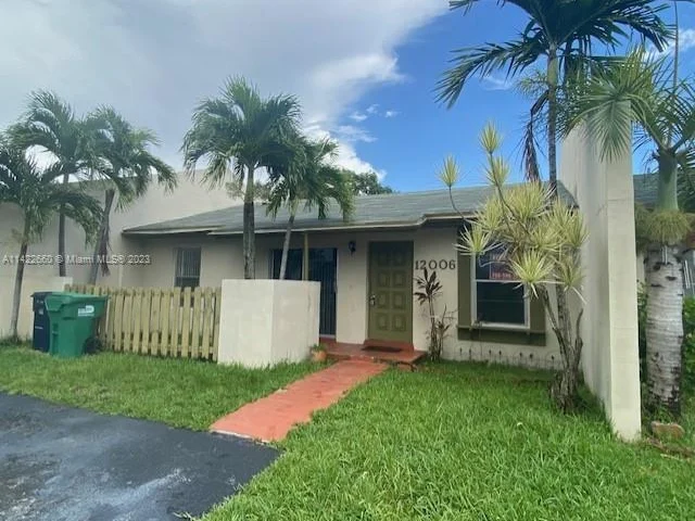12006 SW 110th St Cir N, Miami FL 33186