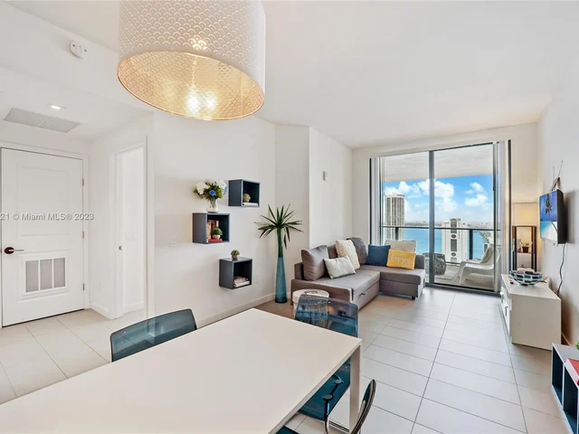 1600 NE 1st Ave # 3701, Miami FL 33132