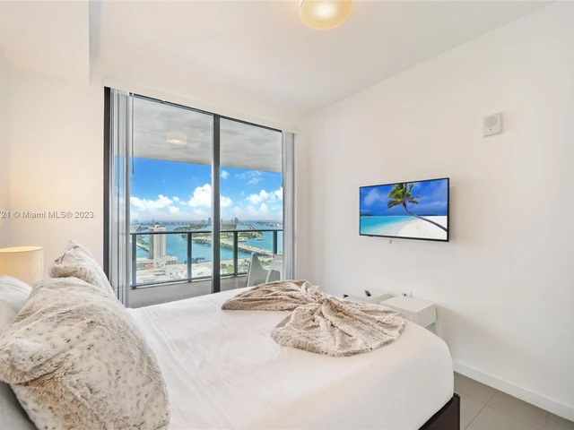 1600 NE 1st Ave # 3701, Miami FL 33132