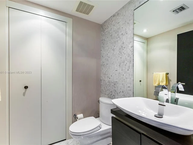 200 Biscayne Boulevard Way # 4307, Miami FL 33131