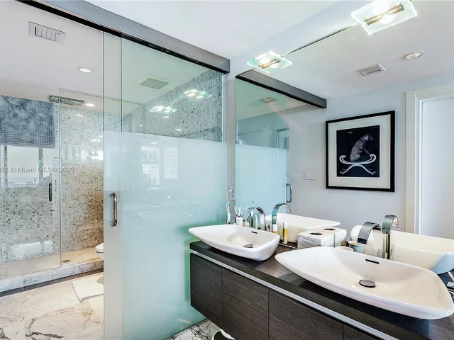 200 Biscayne Boulevard Way # 4307, Miami FL 33131