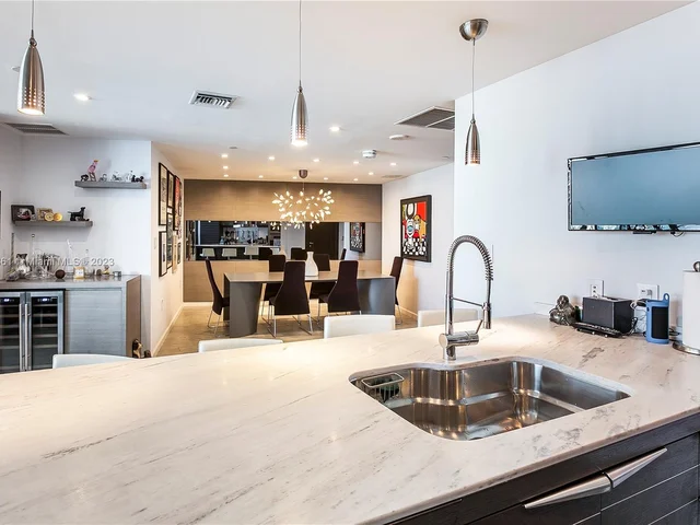 200 Biscayne Boulevard Way # 4307, Miami FL 33131