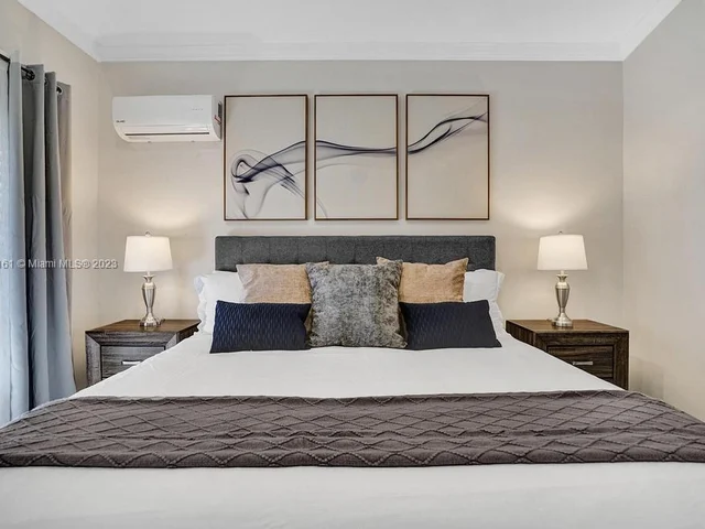 3251 N 37th St, Hollywood FL 33021