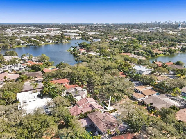 3251 N 37th St, Hollywood FL 33021