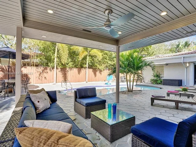 3251 N 37th St, Hollywood FL 33021