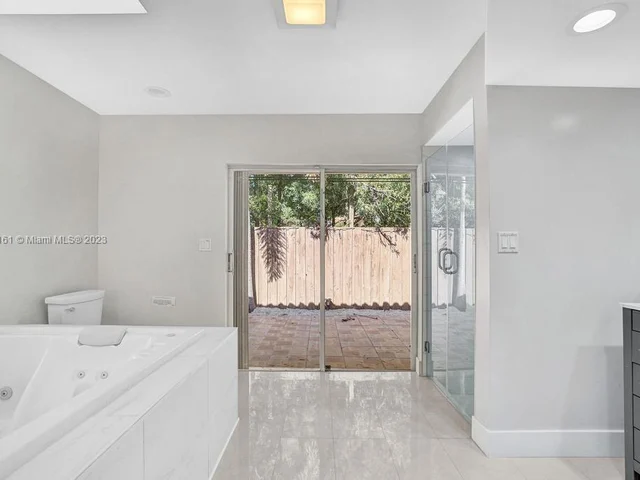 3251 N 37th St, Hollywood FL 33021