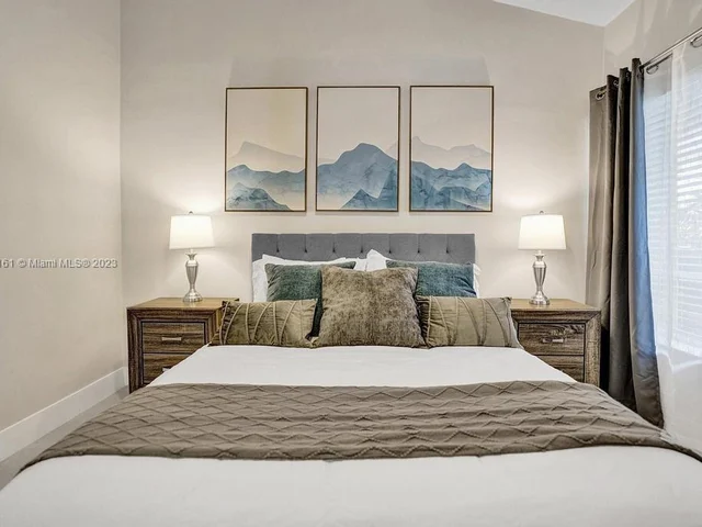 3251 N 37th St, Hollywood FL 33021