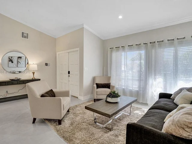 3251 N 37th St, Hollywood FL 33021