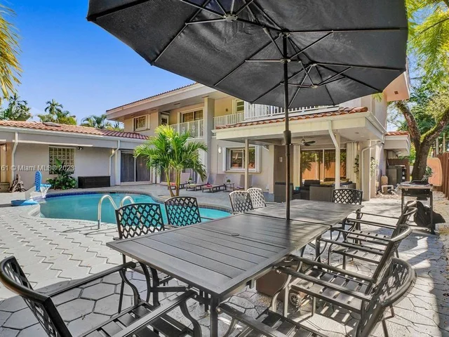 3251 N 37th St, Hollywood FL 33021