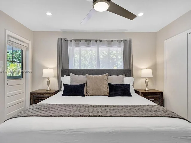 3251 N 37th St, Hollywood FL 33021