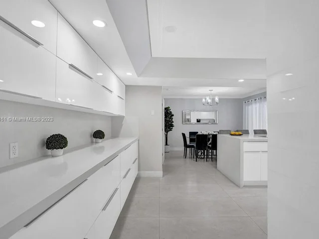 3251 N 37th St, Hollywood FL 33021