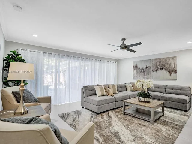 3251 N 37th St, Hollywood FL 33021