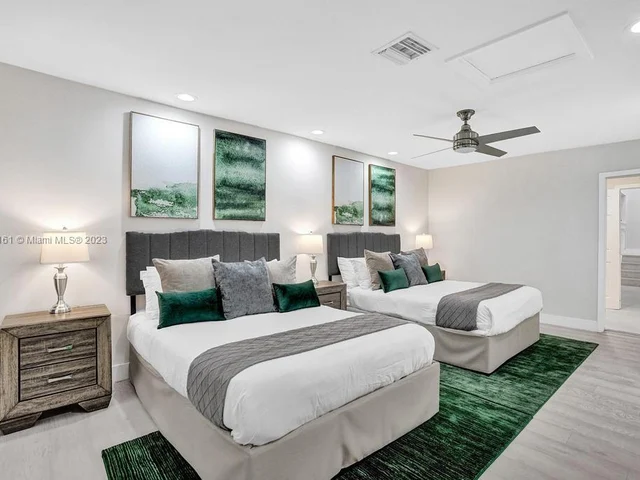 3251 N 37th St, Hollywood FL 33021