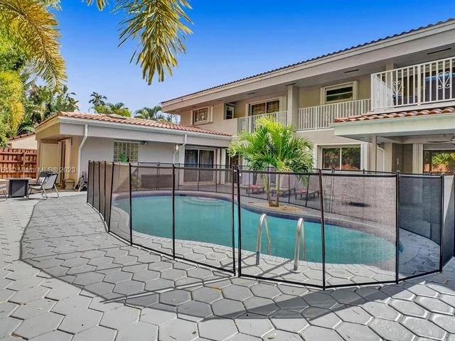 3251 N 37th St, Hollywood FL 33021