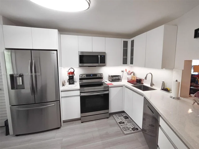 1710 NE 191st St # 3, Miami FL 33179