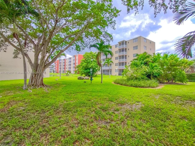 1710 NE 191st St # 3, Miami FL 33179