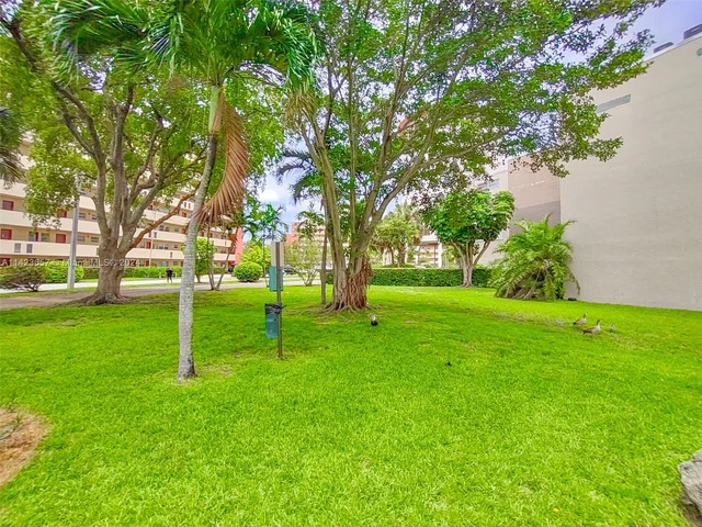 1710 NE 191st St # 3, Miami FL 33179