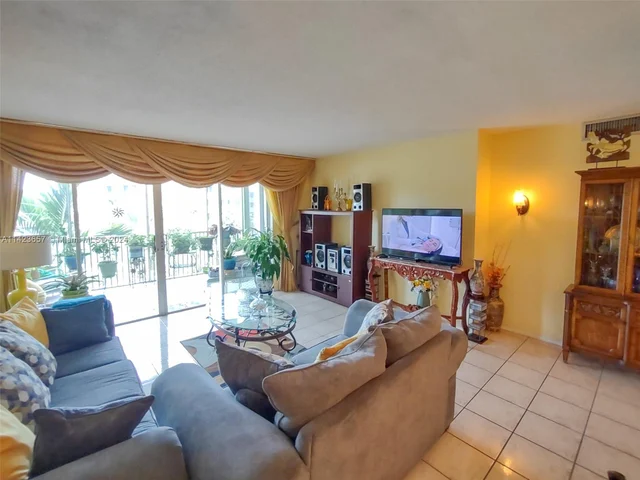 1710 NE 191st St # 3, Miami FL 33179