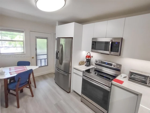 1710 NE 191st St # 3, Miami FL 33179