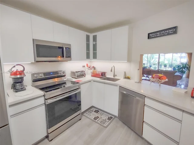 1710 NE 191st St # 3, Miami FL 33179