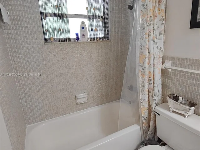 1710 NE 191st St # 3, Miami FL 33179