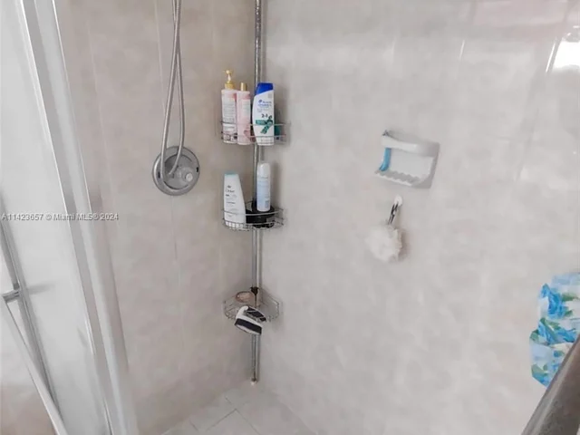 1710 NE 191st St # 3, Miami FL 33179