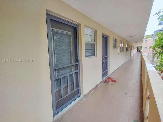 1710 NE 191st St # 3, Miami FL 33179