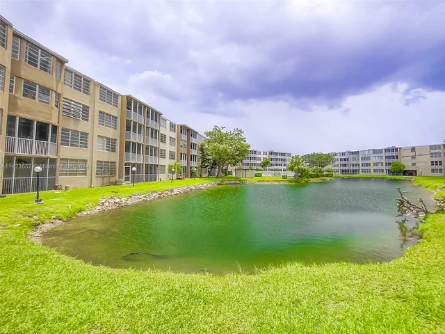 1710 NE 191st St # 3, Miami FL 33179