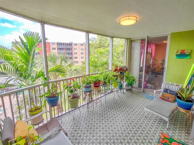 1710 NE 191st St # 3, Miami FL 33179