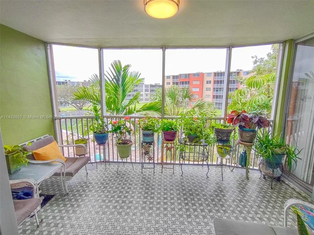 1710 NE 191st St # 3, Miami FL 33179