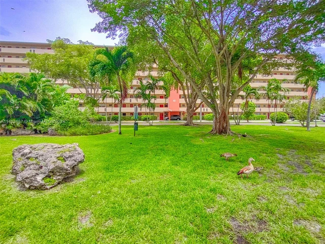 1710 NE 191st St # 3, Miami FL 33179