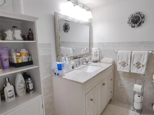 1710 NE 191st St # 3, Miami FL 33179