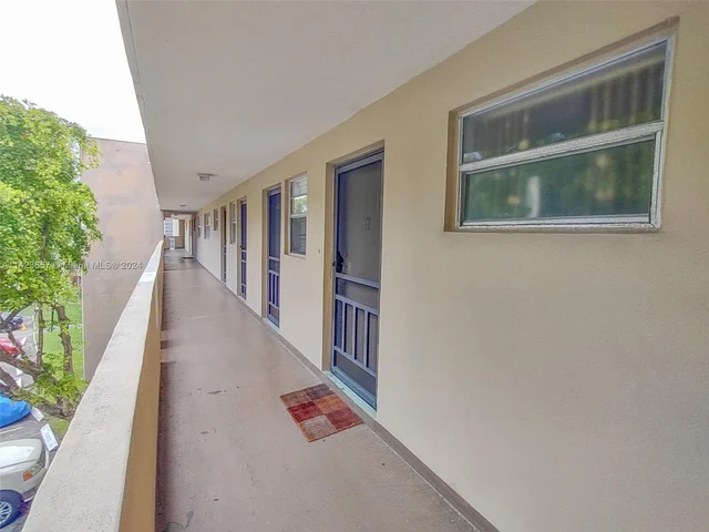 1710 NE 191st St # 3, Miami FL 33179