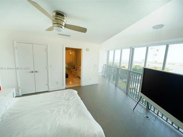 888 Biscayne Blvd # 1103, Miami FL 33132