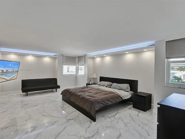 1890 S Ocean Dr # 306, Hallandale Beach FL 33009