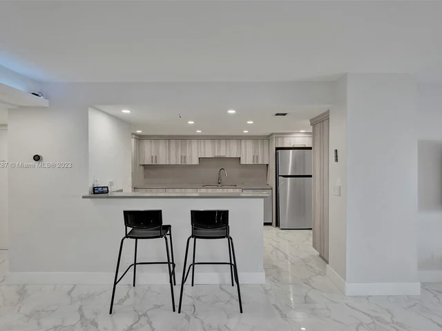 1890 S Ocean Dr # 306, Hallandale Beach FL 33009