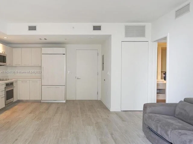 55 SW 9th St # 2902, Miami FL 33130