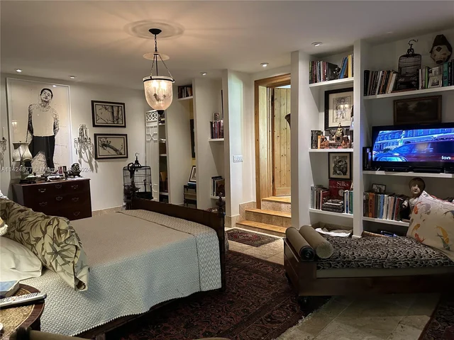 8420 SW 70th St, Miami FL 33143