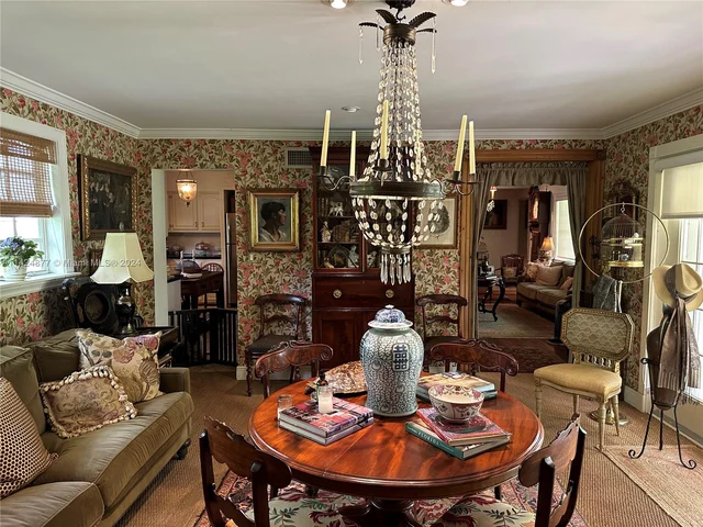 8420 SW 70th St, Miami FL 33143