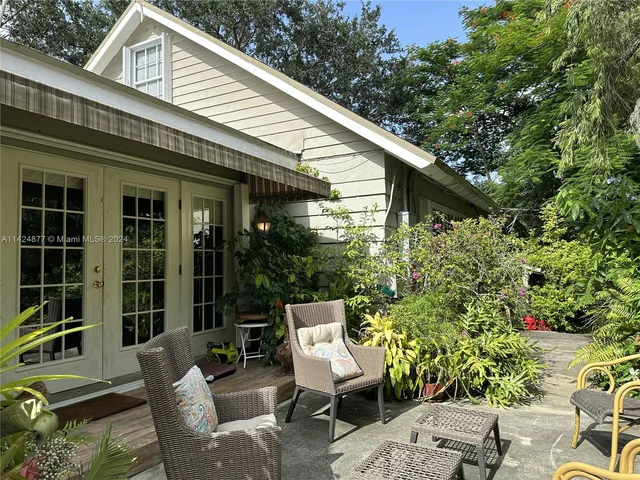 8420 SW 70th St, Miami FL 33143