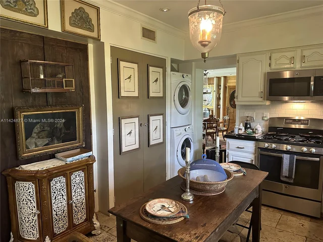 8420 SW 70th St, Miami FL 33143