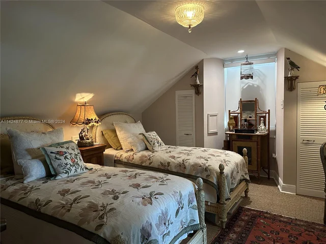 8420 SW 70th St, Miami FL 33143